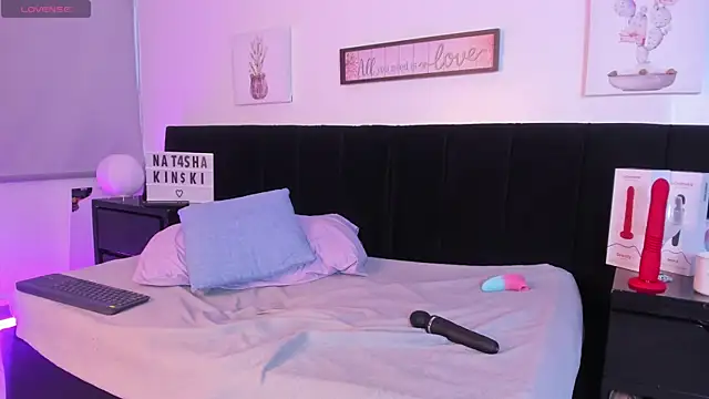 Natasha Kinski online show from 8, 3, 2025