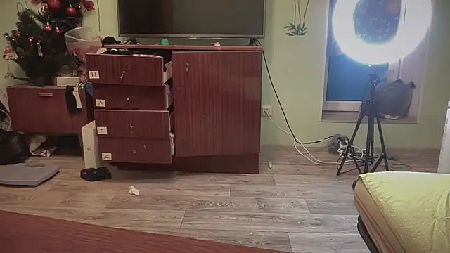 Diamond Tyler online show from 28, 9, 2025