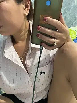 Linaannn online show from 4, 2, 2026