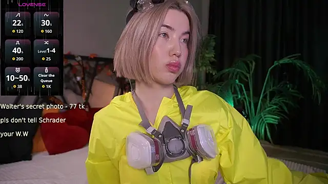 Snapshot of LindaThacker chatting on 30, 10, 2025 LindaThacker online show from 30, 10, 2025