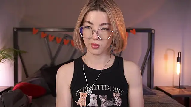 Snapshot of LindaThacker chatting on 12, 3, 2025 LindaThacker online show from 12, 3, 2025