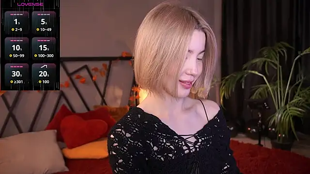 Snapshot of LindaThacker chatting on 13, 11, 2025 LindaThacker online show from 13, 11, 2025