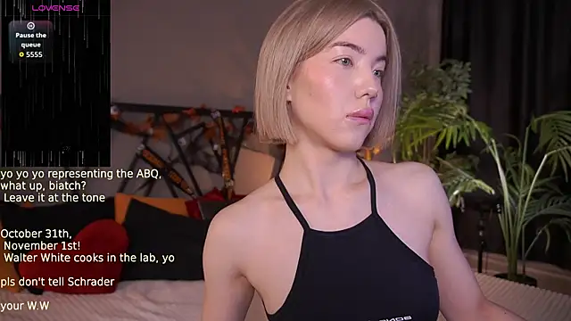 Snapshot of LindaThacker chatting on 28, 10, 2025 LindaThacker online show from 28, 10, 2025