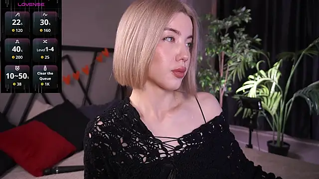 Snapshot of LindaThacker chatting on 15, 9, 2025 LindaThacker online show from 15, 9, 2025