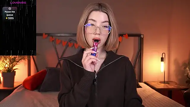 Snapshot of LindaThacker chatting on 4, 3, 2025 LindaThacker online show from 4, 3, 2025