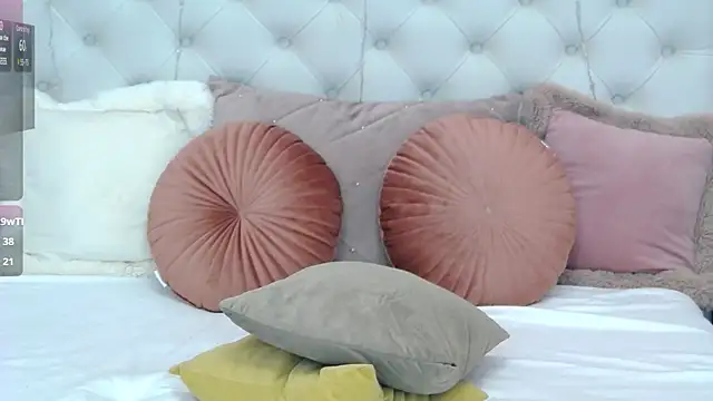 Snapshot of VioletUmi chatting on 28, 2, 2025 VioletUmi online show from 28, 2, 2025