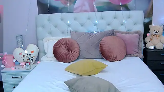 Snapshot of VioletUmi chatting on 25, 2, 2025 VioletUmi online show from 25, 2, 2025