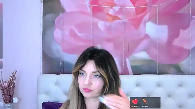 Snapshot of VioletUmi chatting on 20, 9, 2025 VioletUmi online show from 20, 9, 2025