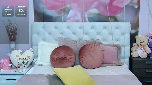 Snapshot of VioletUmi chatting on 5, 3, 2025 VioletUmi online show from 5, 3, 2025