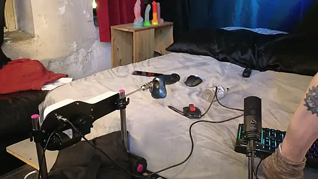 april show her online show from 22, 4, 2026