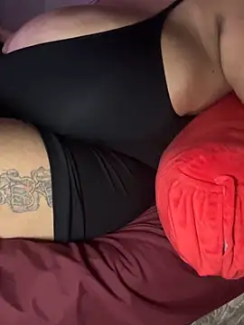 Snapshot of RoxiRedXXX chatting on 5, 5, 2026 RoxiRedXXX online show from 5, 5, 2026