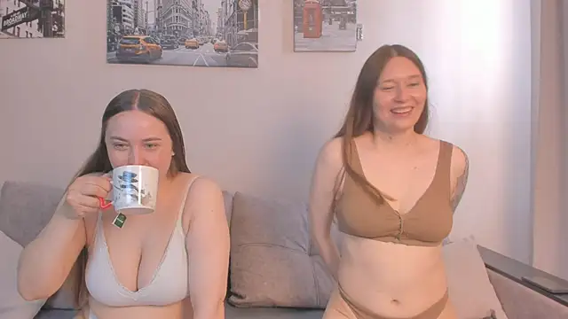 Snapshot of gentlelionesses98 chatting on 17, 5, 2026 gentlelionesses98 online show from 17, 5, 2026