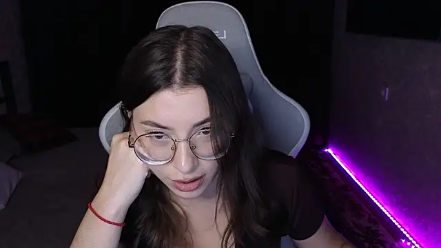 Snapshot of EuphoriaHaily chatting on 26, 11, 2025 EuphoriaHaily online show from 26, 11, 2025