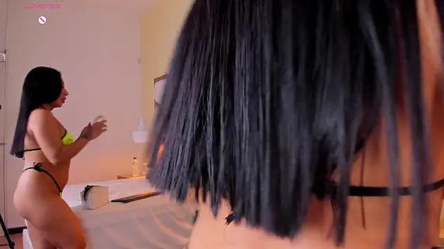 Snapshot of CarolineMaldonado chatting on 4, 10, 2025 CarolineMaldonado online show from 4, 10, 2025