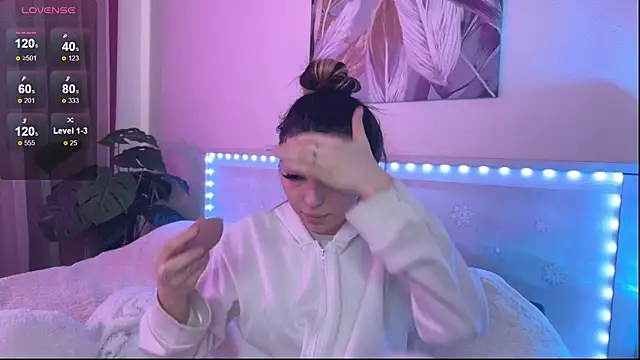 Veronica leal online show from 7, 4, 2026