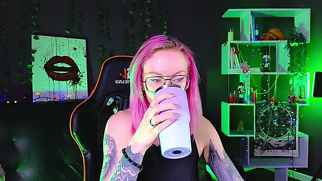  HelenCarter online show from 8, 3, 2025