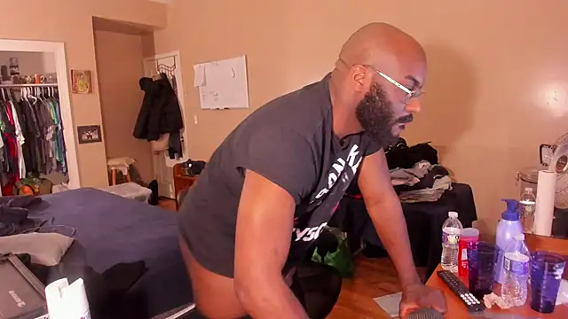 MrChuckDailyXXX online show from 6, 2, 2025