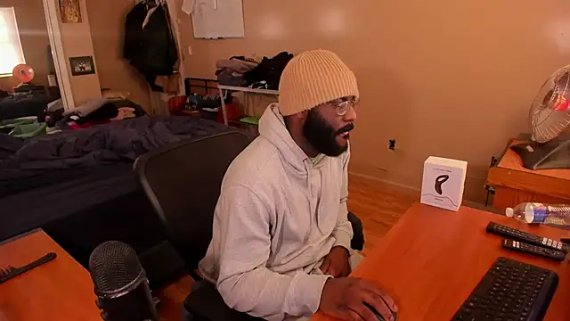 MrChuckDailyXXX online show from 23, 12, 2024