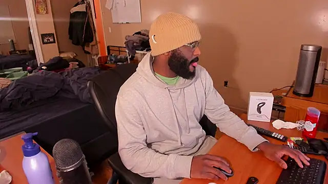 MrChuckDailyXXX online show from 23, 12, 2024