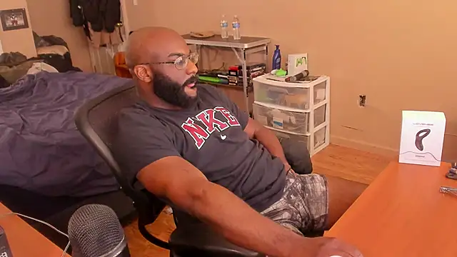 MrChuckDailyXXX online show from 4, 1, 2025