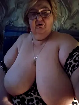 Snapshot of Awn290668 chatting on 12, 11, 2025 Awn290668 online show from 12, 11, 2025