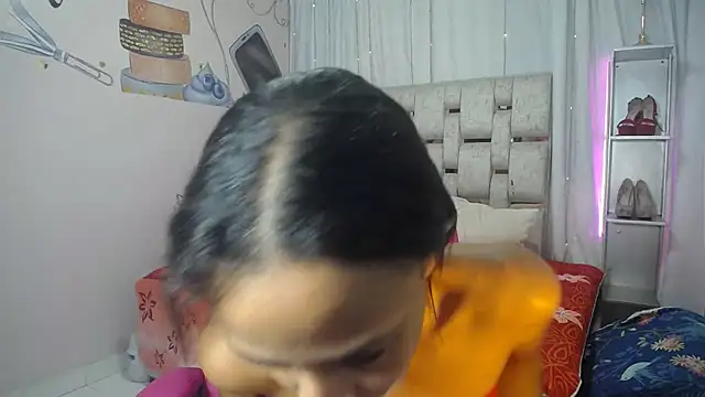 EMMA SWEETT1 online show from 1, 12, 2025