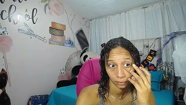 EMMA SWEETT1 online show from 29, 10, 2025