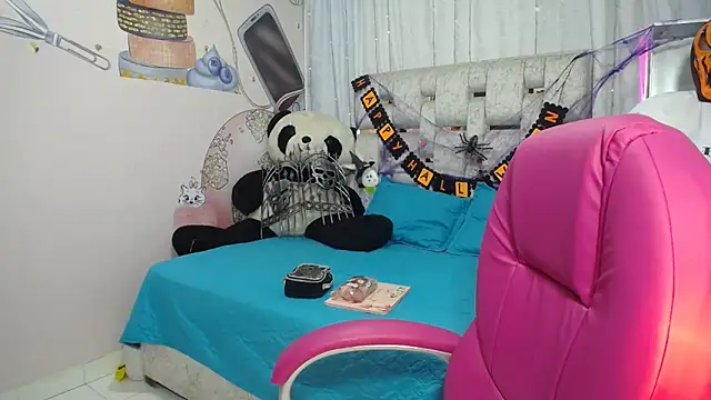 EMMA SWEETT1 online show from 1, 11, 2025