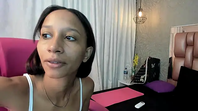 EMMA SWEETT1 online show from 27, 11, 2025