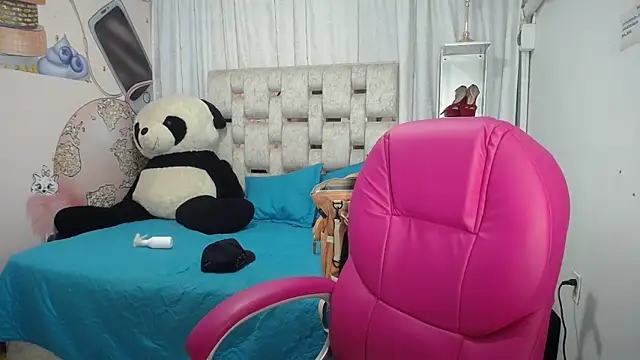 EMMA SWEETT1 online show from 17, 11, 2025