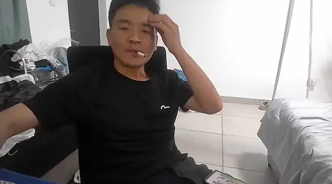 kisstoyousoon2024 online show from 10, 3, 2025