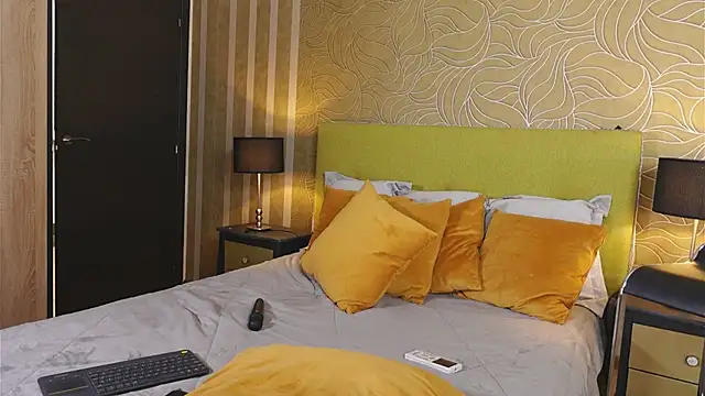 TaylorTinaa online show from 5, 3, 2025