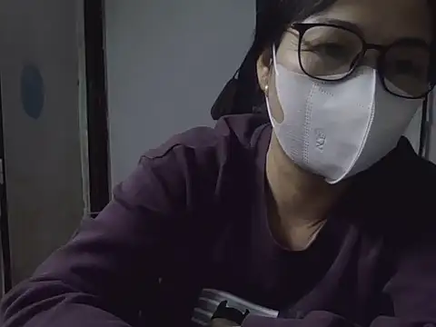 Snapshot of JuliaCiona chatting on 13, 11, 2025 JuliaCiona online show from 13, 11, 2025