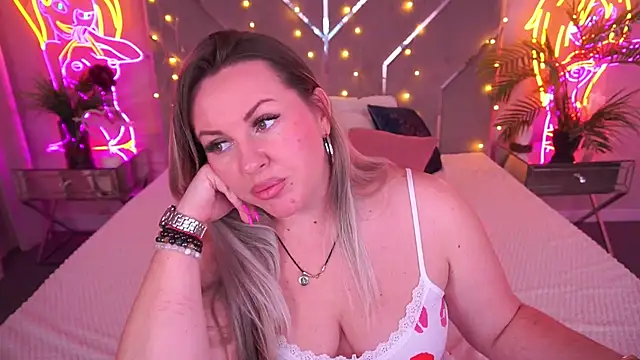 KiraCandyS online show from 16, 4, 2026