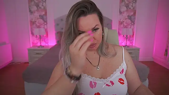 KiraCandyS online show from 10, 4, 2026