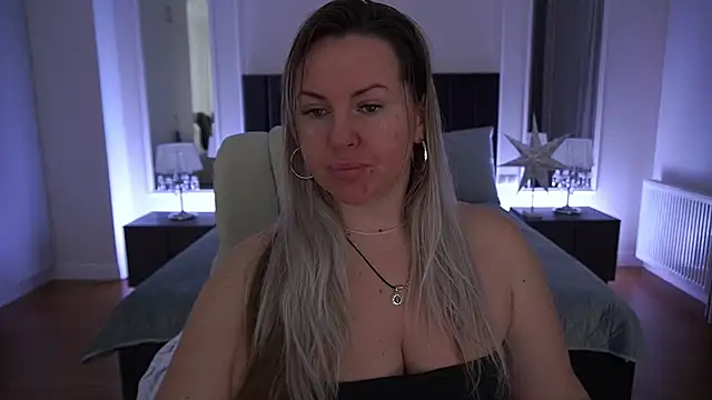 KiraCandyS online show from 25, 3, 2026