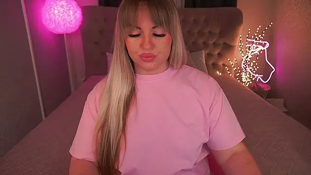 KiraCandyS online show from 3, 3, 2025