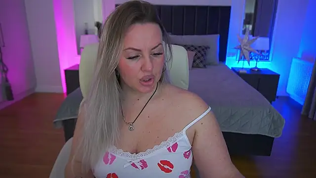 KiraCandyS online show from 14, 4, 2026