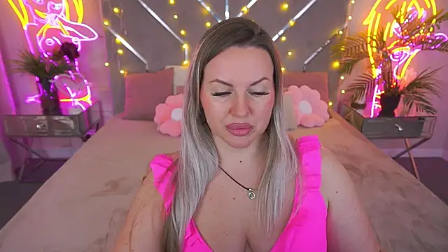 KiraCandyS online show from 17, 4, 2026