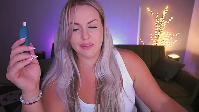 KiraCandyS online show from 15, 9, 2025