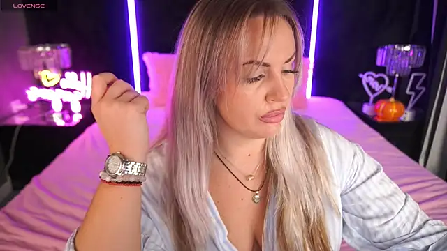 KiraCandyS online show from 18, 11, 2025