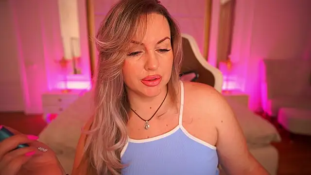 KiraCandyS online show from 8, 2, 2026