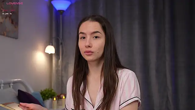 Amely Young online show from 6, 11, 2025