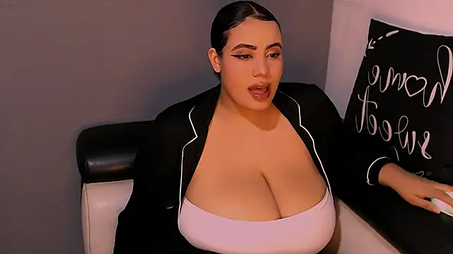 Emmacamille online show from 27, 11, 2025