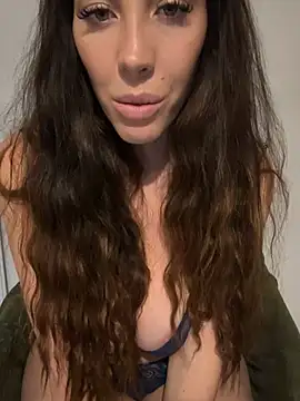 Snapshot of Eyline chatting on 7, 3, 2025 Eyline online show from 7, 3, 2025