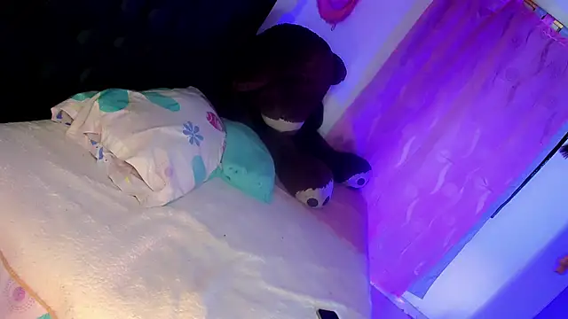 Maryonthemoon online show from 6, 3, 2025