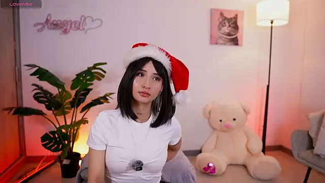 Snapshot of Angeeel_ chatting on 17, 12, 2025 Angeeel online show from 17, 12, 2025