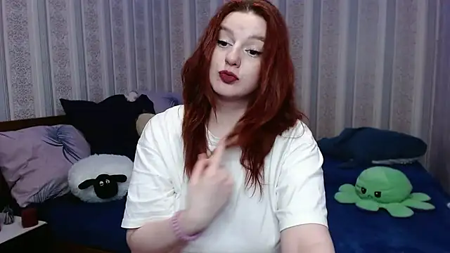 Snapshot of JulthHell chatting on 4, 1, 2025 JulthHell online show from 4, 1, 2025