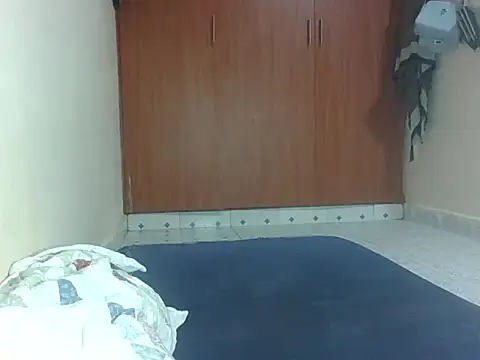 hotebbbyy online show from 17, 4, 2026