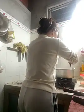 Hellen 111 online show from 2, 11, 2025